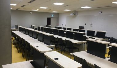 Postes informatiques pour Salles de cours avec intégration des écrans claviers (2)